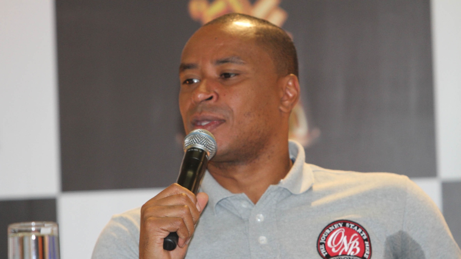 18.mar.2013 - O ex-jogador Paulo Sérgio participa de coletiva de imprensa em São Paulo sobre o reality show "Menino de Ouro", do SBT, que estreia no próximo domingo (24), às 10h. Foram 13 mil inscritos no site e 700 crianças foram selecionadas para as peneiras. Destas, apenas 22 continuarão ao longo dos 12 episódios programados para a temporada. Sérgio ficará no comando da atração - Léo Franco/AgNews