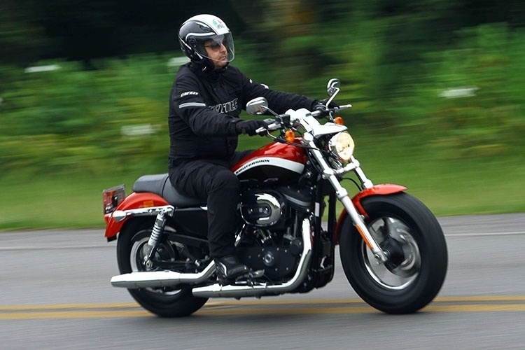 Harley-Davidson 1200 Custom CA e CB - Mario Villaescusa/Infomoto