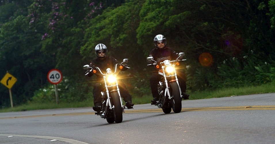 Harley-Davidson 1200 Custom CA e CB - Mario Villaescusa/Infomoto