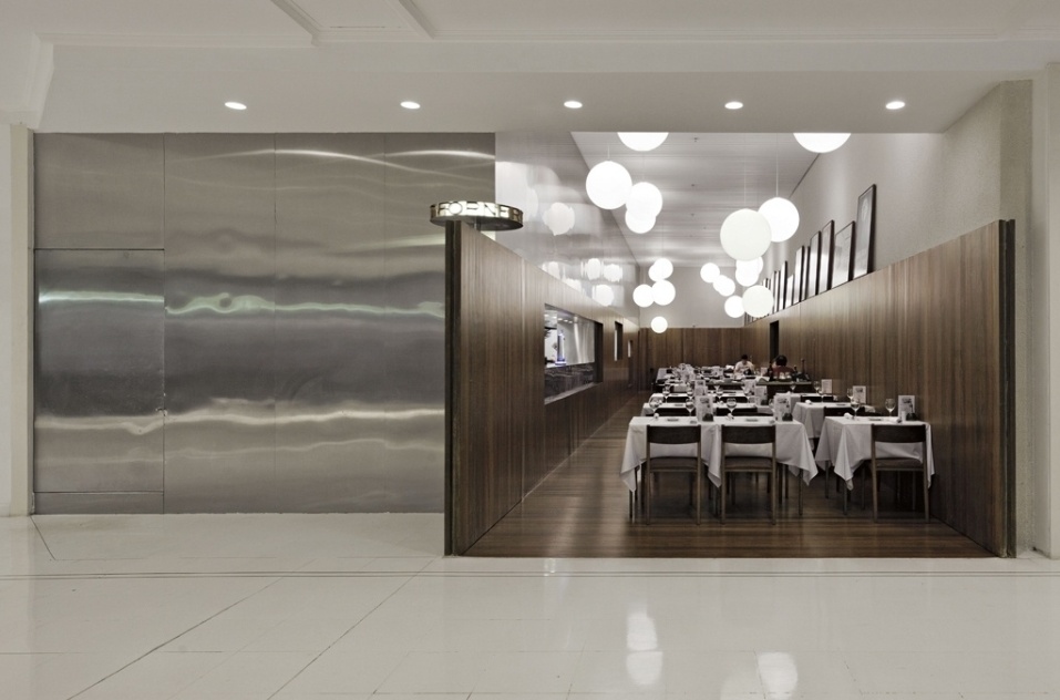 Forneria San Paolo, de 2011, assinada pelo arquiteto Isay Weinfeld - Nelson Kon/ Divulgação