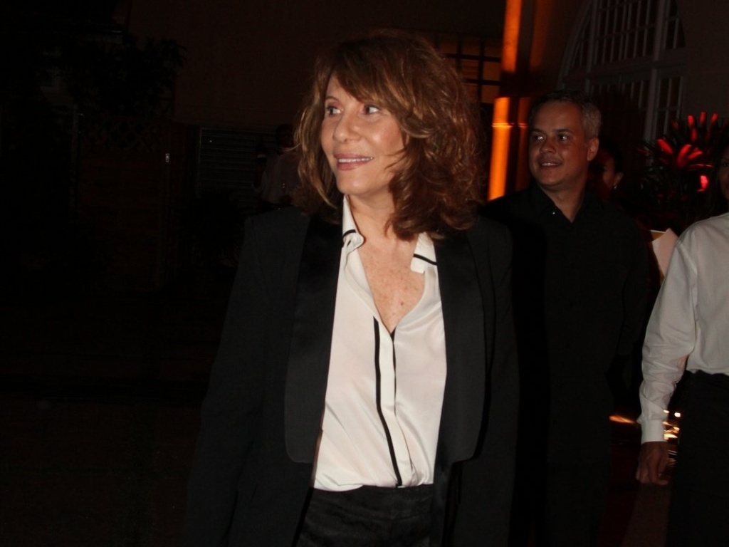 19.mar.2013 - A atriz Renata Sorrah chega ao 25º Prêmio Shell de Teatro do Rio, Espaço Tom Jobim, no Jardim Botânico - Adna Barbosa/Fotorionews