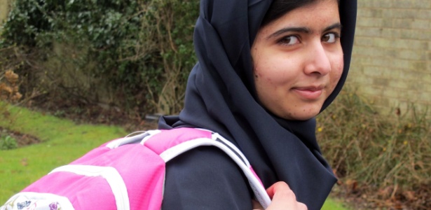 Malala Yousafzai, 15, volta às aulas em Birmingham, na Inglaterra, um mês e meio após ter sido submetida a uma cirurgia na cabeça - AFP/HO/Malala Press Office/Liz Cave