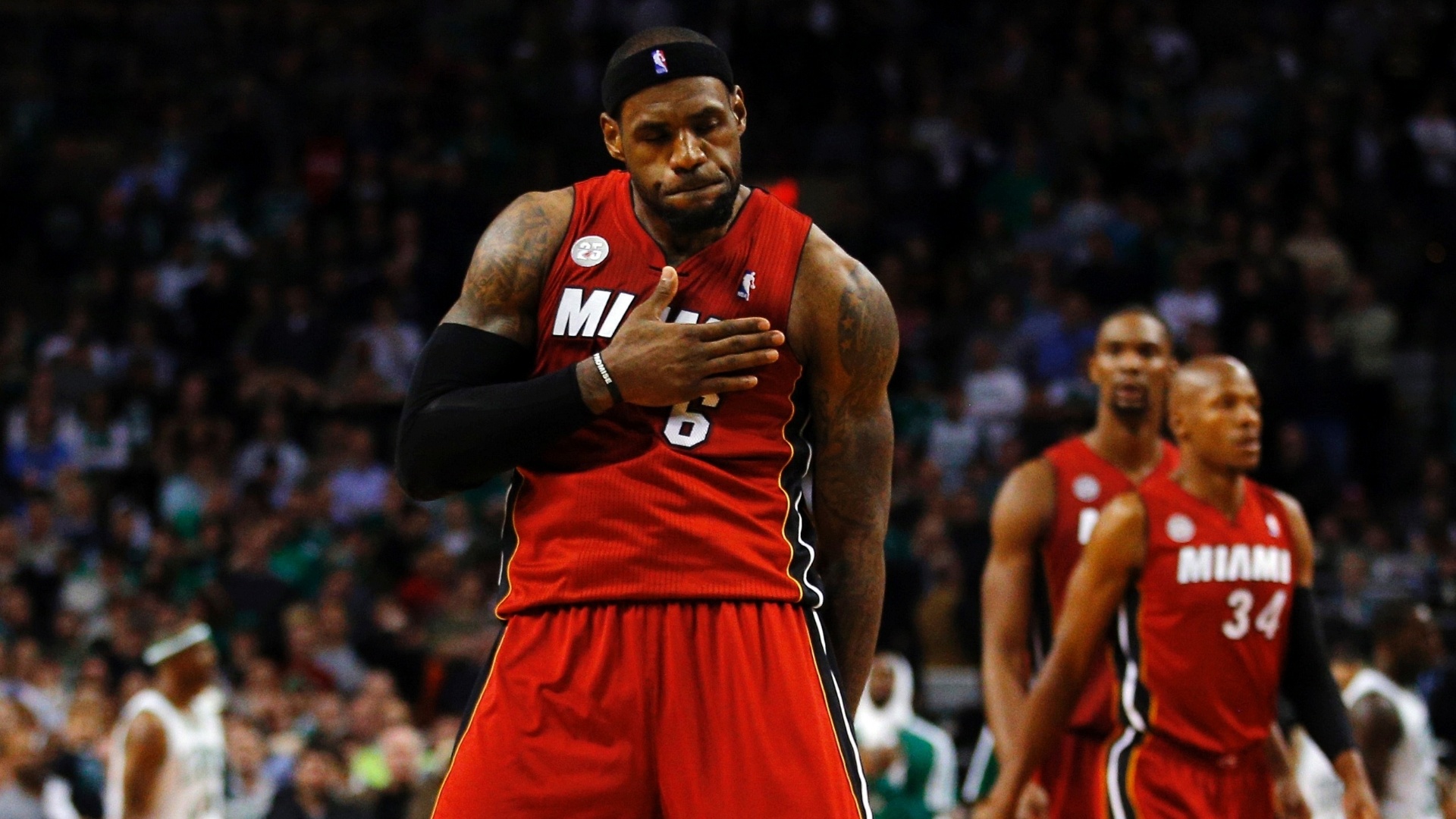 19.mar.2013 - LeBron James comemora cesta decisiva contra o Boston Celtics - REUTERS/Brian Snyder