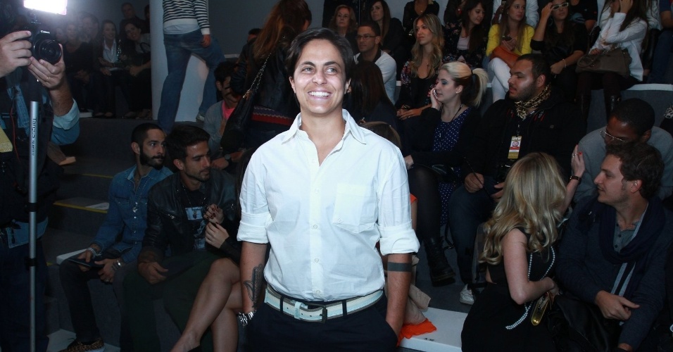 19.mar.2013 - Thammy Miranda prestigiou o segundo dia de desfiles da São Paulo Fashion Week Verão 2014 que acontece na Bienal, em São Paulo