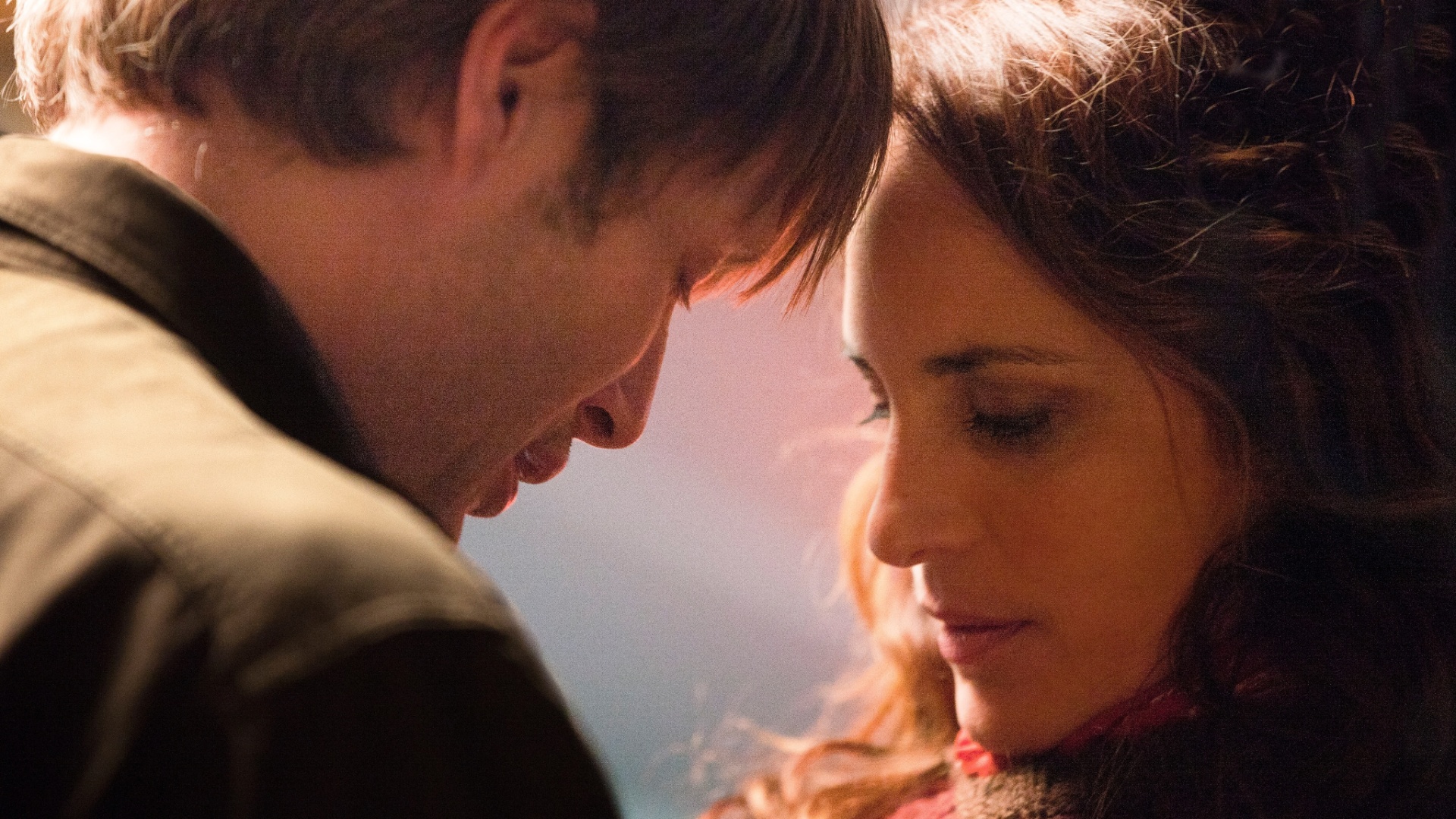 Cena do filme dinamarquês "A Caça", de Thomas Vinterberg, estrelado por Mads Mikkelsen. Na trama, um homem tenta reconstruir a vida após um divórcio conturbado, que culminou com a perda da guarda do filho. Trabalhando em uma creche, o homem tem sua rotina de recuperação quebrada quando uma menina de cinco anos comunica à diretora da instituição que ele havia lhe mostrado partes íntimas. - Divulgação / Califórnia Filmes