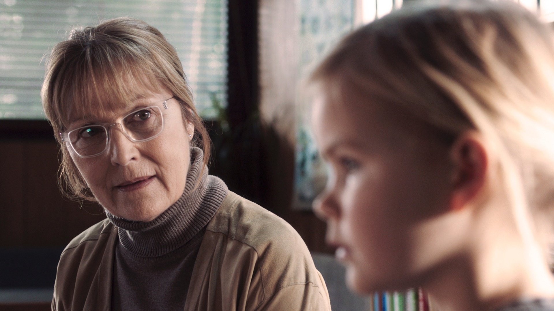 Cena do filme dinamarquês "A Caça", de Thomas Vinterberg, estrelado por Mads Mikkelsen. Na trama, um homem tenta reconstruir a vida após um divórcio conturbado, que culminou com a perda da guarda do filho. Trabalhando em uma creche, o homem tem sua rotina de recuperação quebrada quando uma menina de cinco anos comunica à diretora da instituição que ele havia lhe mostrado partes íntimas. - Divulgação / Califórnia Filmes