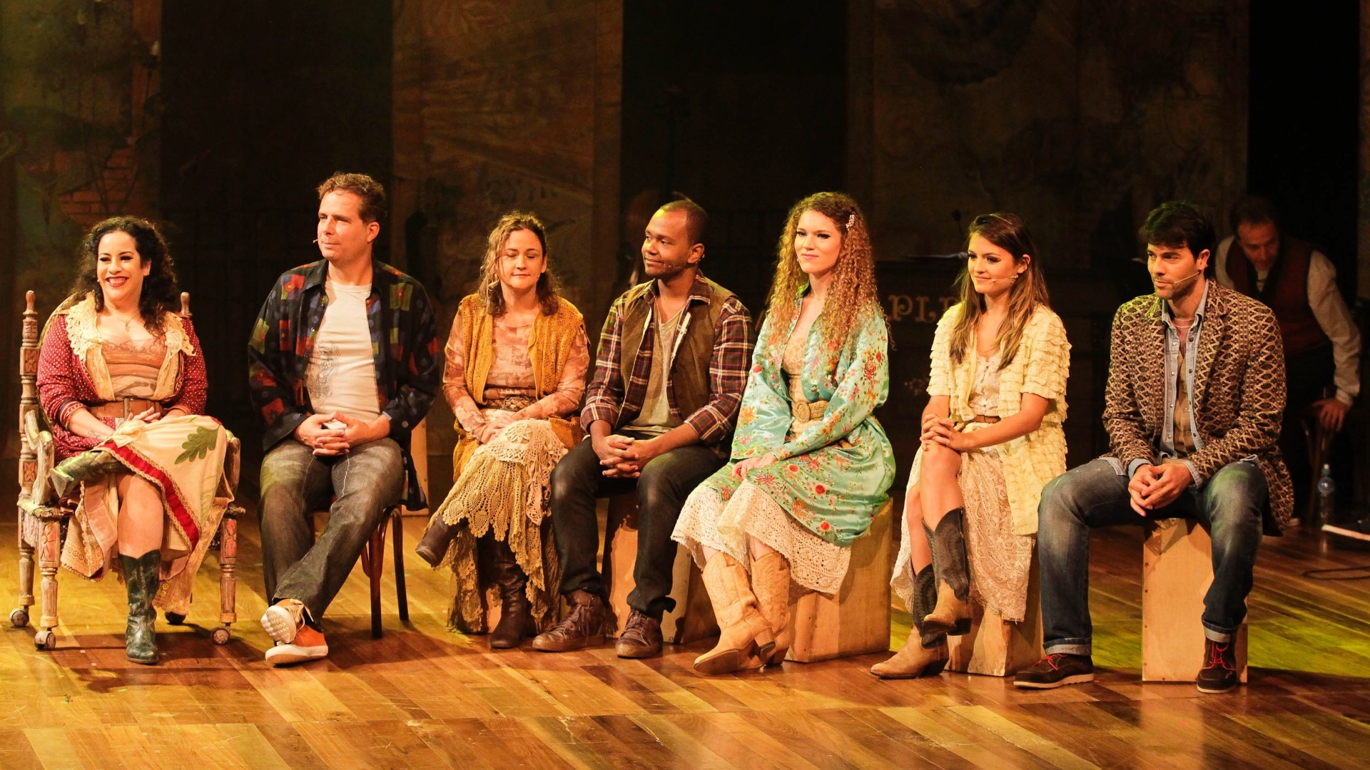 19.mar.2013 - Elenco do musical "Nada Será como Antes", com canções do compositor brasileiro Milton Nascimento, participa de coletiva em São Paulo. O espetáculo não conta com dramaturgia, trama ou personagens, mas traz 48 músicas do mineiro, dispostas em quatro atos, cada um para representar uma estação do ano. - Fernando Donasci / UOL