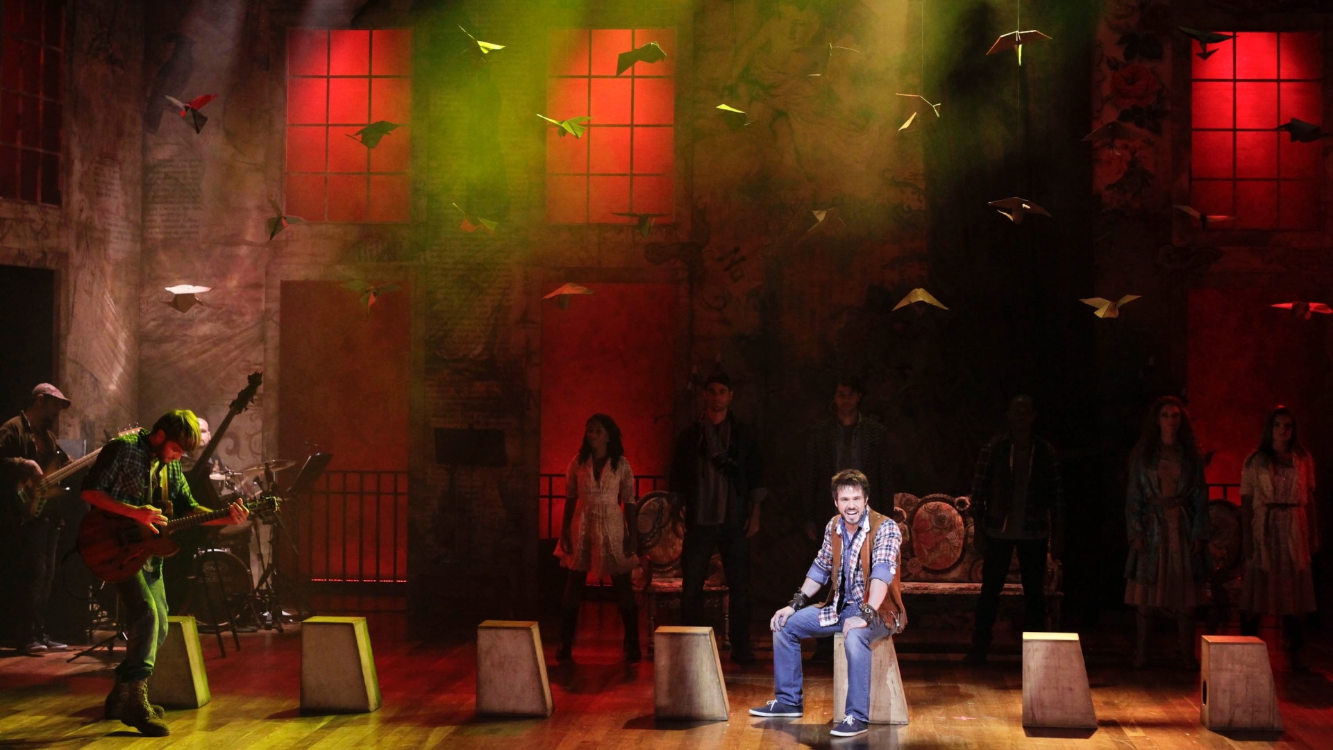 Cena do musical "Nada Será como Antes", com canções do compositor brasileiro Milton Nascimento. O espetáculo não conta com dramaturgia, trama ou personagens, mas traz 48 músicas do mineiro, dispostas em quatro atos, cada um para representar uma estação do ano. - Fernando Donasci / UOL