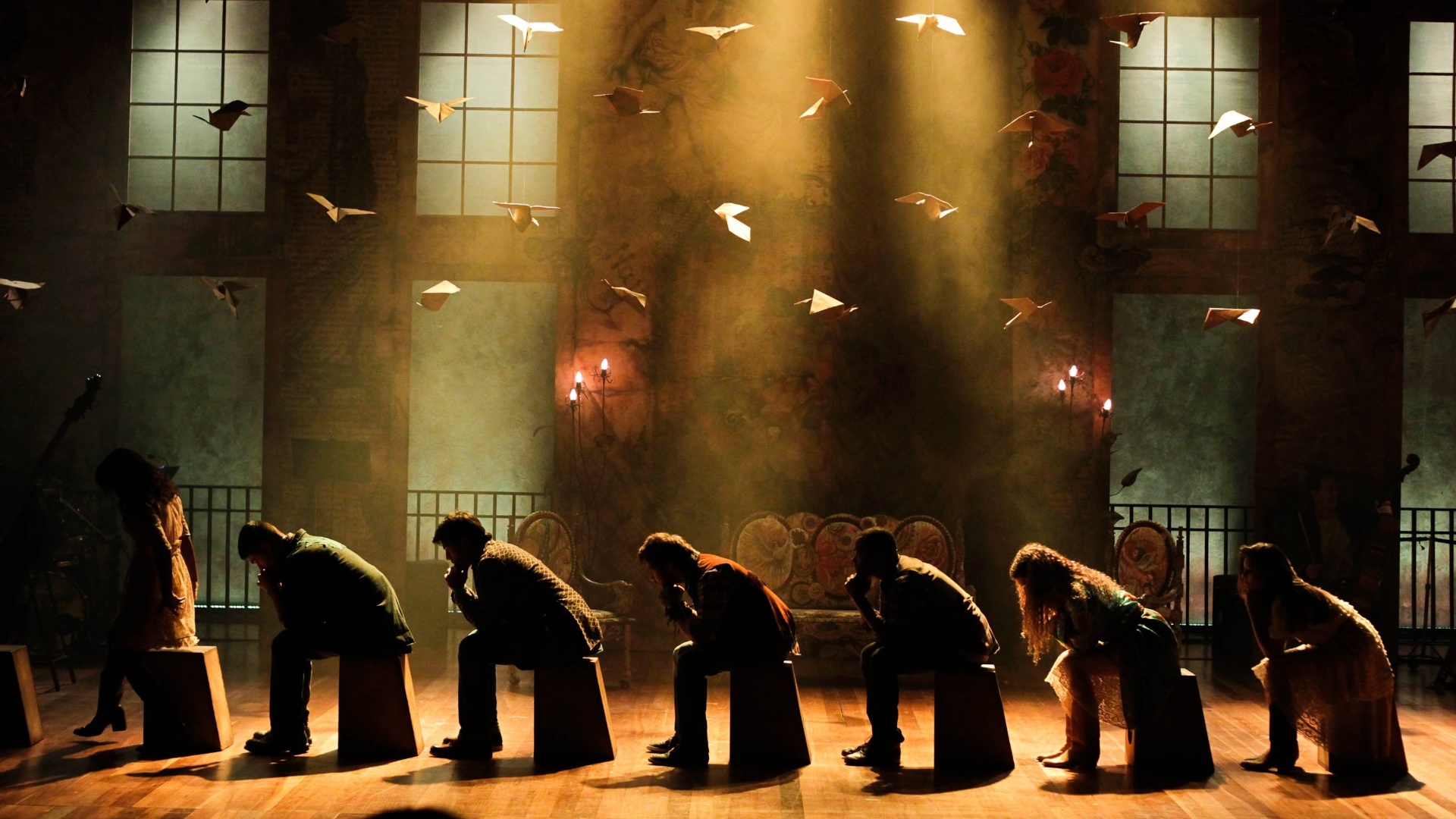 Cena do musical "Nada Será como Antes", com canções do compositor brasileiro Milton Nascimento. O espetáculo não conta com dramaturgia, trama ou personagens, mas traz 48 músicas do mineiro, dispostas em quatro atos, cada um para representar uma estação do ano. - Fernando Donasci / UOL