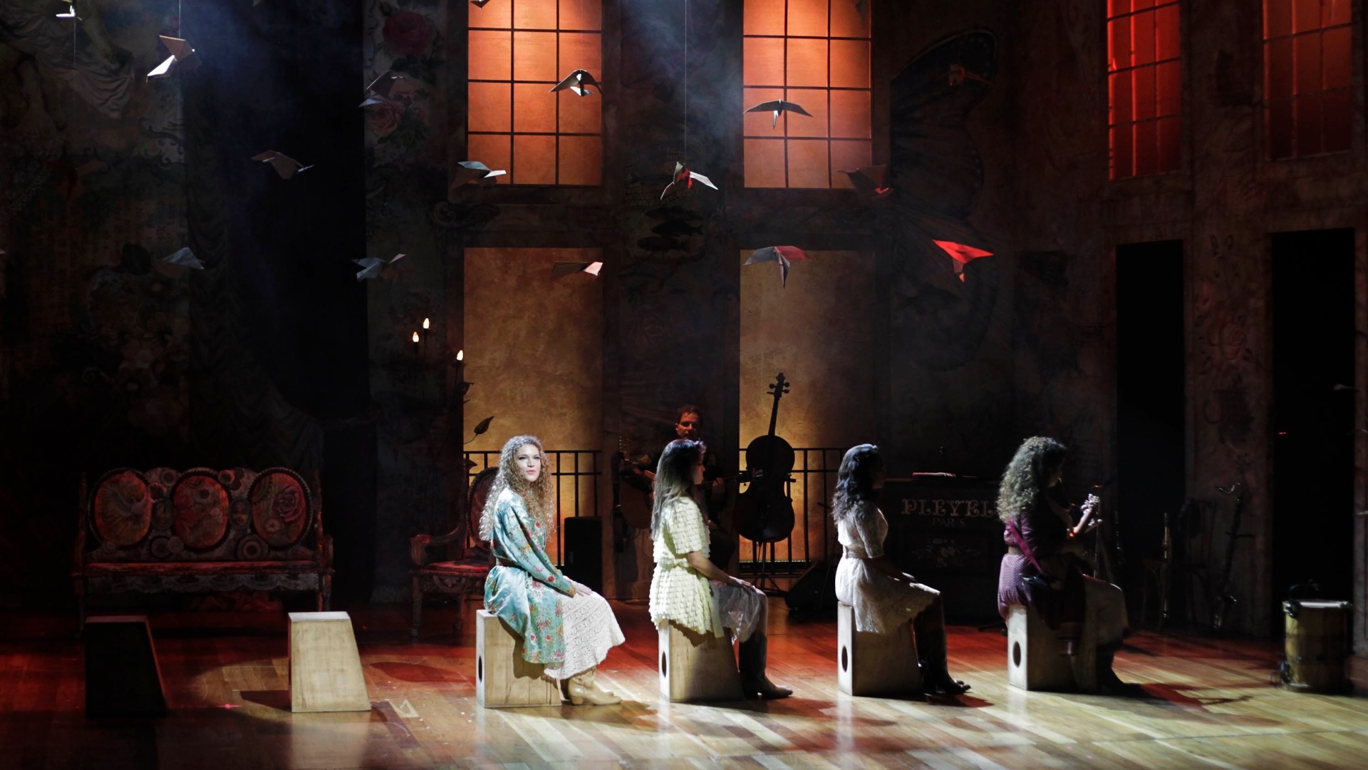 Cena do musical "Nada Será como Antes", com canções do compositor brasileiro Milton Nascimento. O espetáculo não conta com dramaturgia, trama ou personagens, mas traz 48 músicas do mineiro, dispostas em quatro atos, cada um para representar uma estação do ano. - Fernando Donasci / UOL