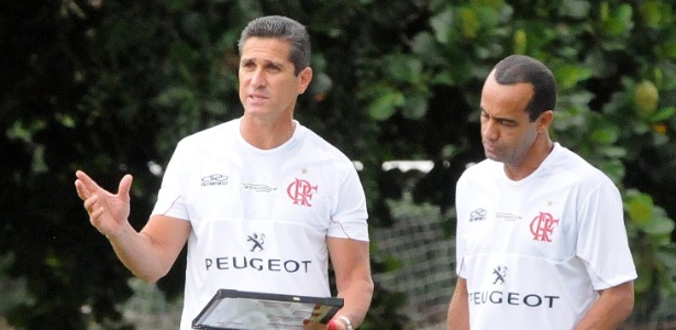 O técnico Jorginho (esq.) realizou novas mudanças na equipe nesta quinta-feira - Alexandre Vidal/Fla Imagem