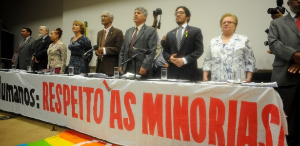 Entre os deputados da frente, estão Jean Wyllys e Luiza Erundina (últimos à direita) - Pedro Ladeira/Frame/Estadão Conteúdo