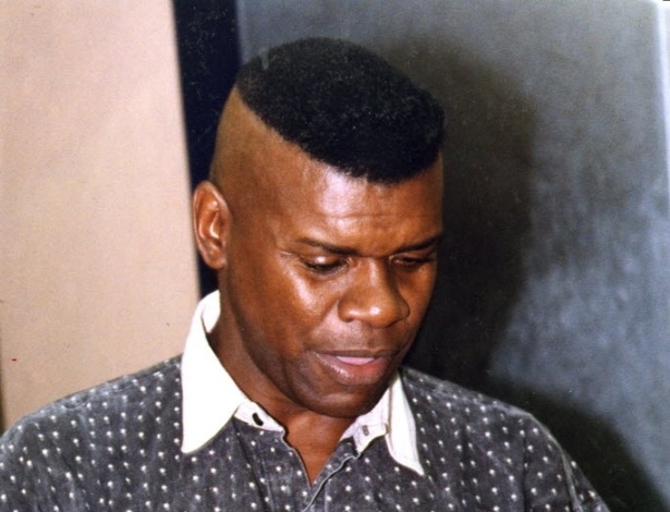 Emílio Santiago momentos antes da apresentação de seu show do Tom Brasil, em São Paulo, em 1995 - Janete Longo/Folhapress