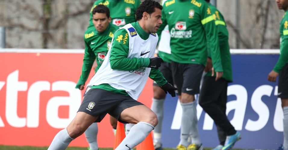 20.mar.2013 - Se a escalação seguir a do treino desta quarta-feira, Fred deverá ser titular do ataque da seleção na partida contra a Itália ao lado de Neymar e Hulk