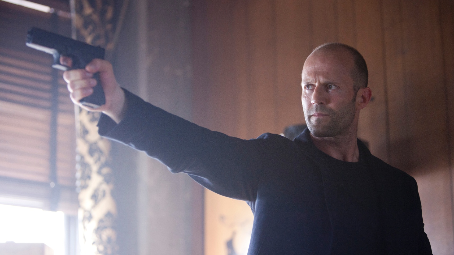 Cena do filme "Parker", de Taylor Hackford. Na trama, uma espécie de Robin Hood moderno, que somente rouba de quem tem dinheiro, resolve se vingar de uma gangue que o delatou às autoridades. No elenco, Jason Statham, Jennifer Lopez, Nick Nolte e Michael Chiklis. - Divulgação / Paris Filmes