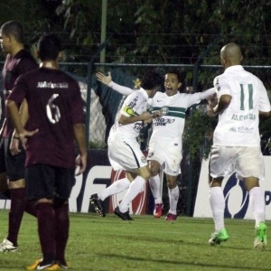 Jogadores do Coritiba comemoram um dos gols na vitória por 3 a 0 diante do J. Malucelli - site oficial do Coritiba