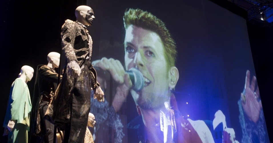 20.mar.2013 - Cena de um dos concertos do músico David Bowie em exposição no museu londrino Victoria and Albert - EFE/Bogdan Maran