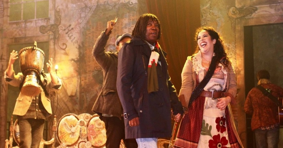20.mar.2013 - Milton Nascimento sobe ao palco ao final da estreia do musical "Milton Nascimento - Nada Será Como Antes" no Teatro GEO, em São Paulo - Paduardo/AgNews