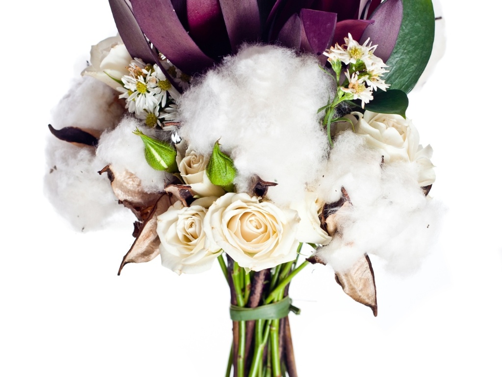 Arranjo de algodão, proteia e limonium; por R$ 1.700,00, Emannuelle Junqueira (www.emannuellejunqueira.com). Preço pesquisado em março de 2013 e sujeito a alterações - Divulgação