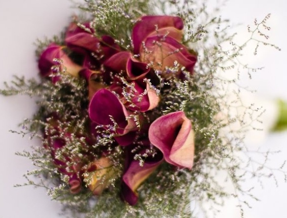 Arranjo de callas e fantasia; por R$ 380,00, na Pepper Wedding (www.pepperwedding.blogspot.com.br). Preço pesquisado em março de 2013 e sujeito a alterações - Divulgação/Ale Borges