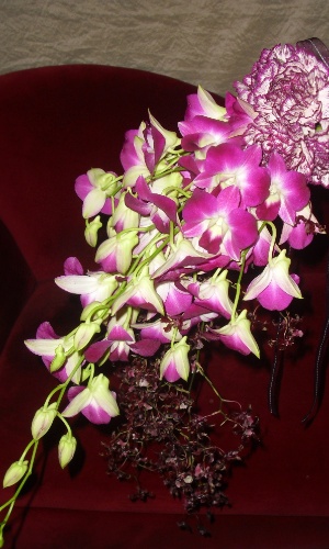Buquê de orquídeas e cravos; por R$450,00, no Hangar de Flores (www.hangardeflores.com.br). Preço pesquisado em março de 2013 e sujeito a alterações