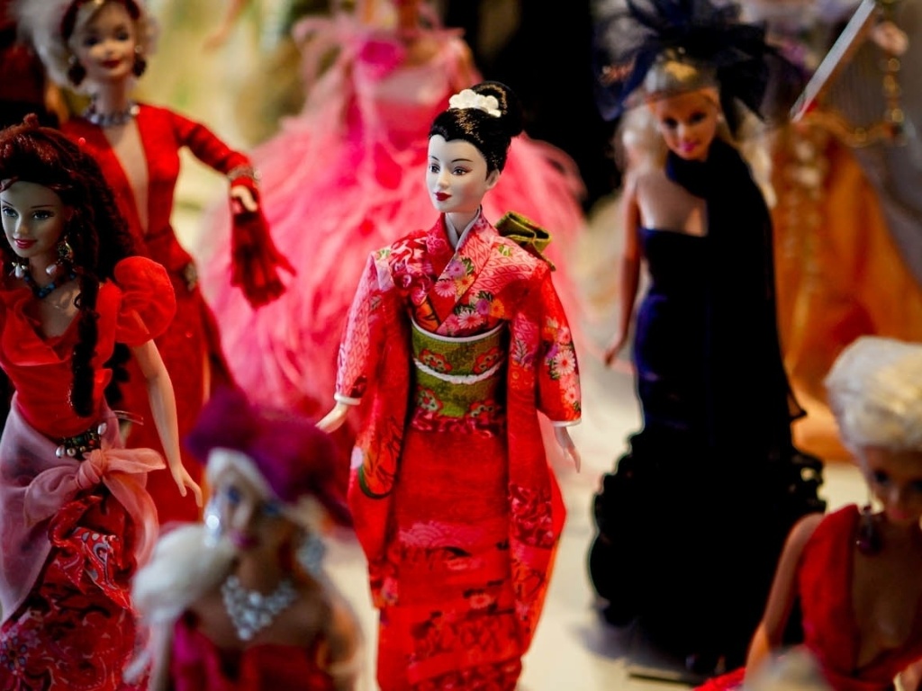 A arquiteta Brunete Fraccaroli tem 400 bonecas em sua coleção, entre elas: Marilyn Monroe, Scarlett O'Hara, Barbie Indonésia e até uma de porcelana - Leandro Moraes/UOL