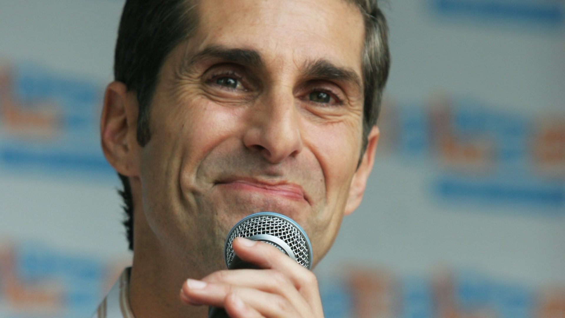 Perry Farrell conversa com jornalistas no Lollapalooza de Chicago, em 2005 - Matt Carmichael/Getty Images