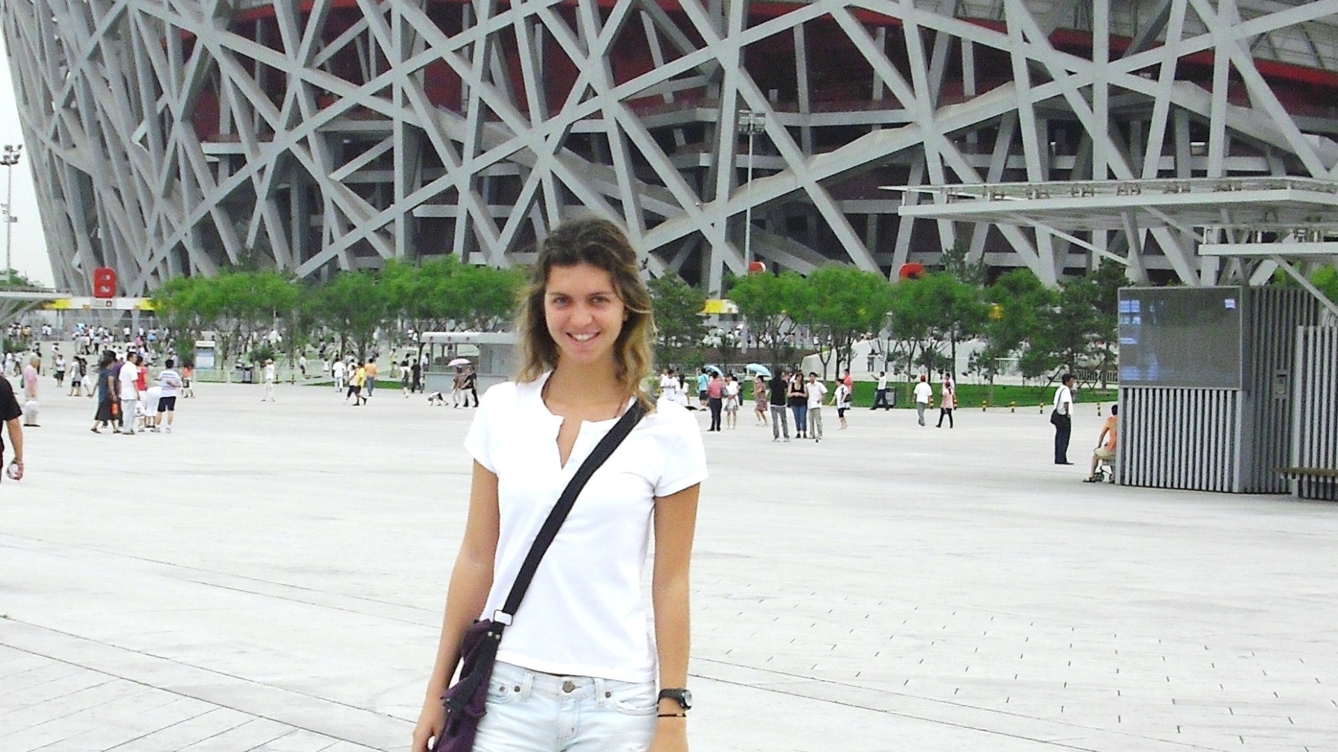 Renata Reginato Ligeiro, 26, é psicóloga formada pela UEM (Universidade Estadual de Maringá) e trabalha na rede hoteleira Ibis, do grupo Accor. Quando se formou, em 2009, viajou a Pequim, na China, para estagiar por cerca de três meses na área de Recursos Humanos de uma multinacional de TI. - Acervo Pessoal