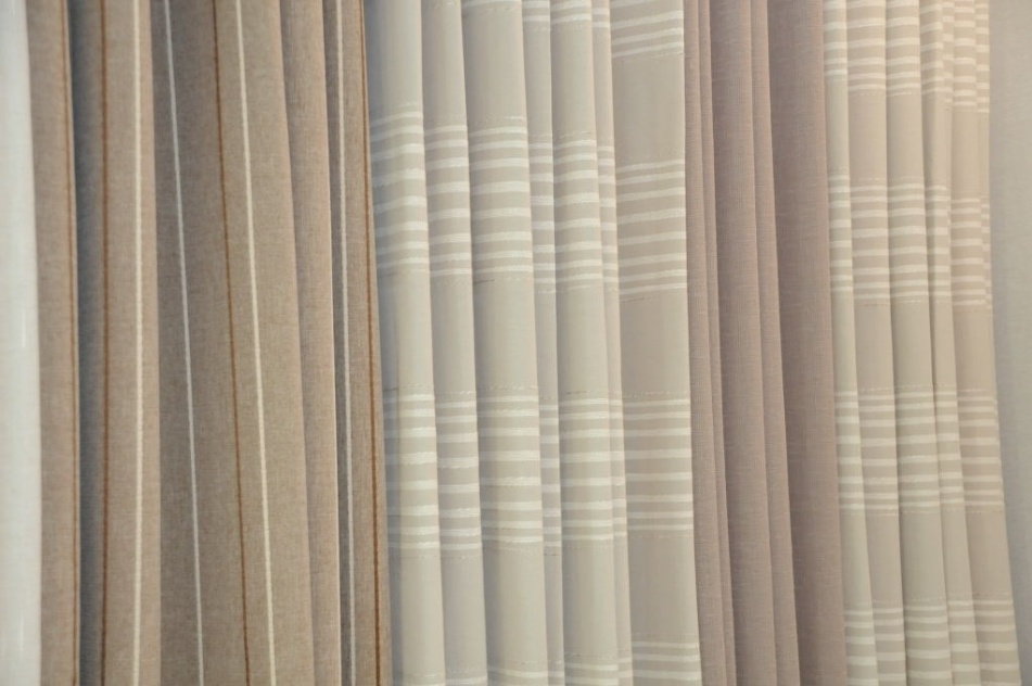 Tecidos com aparência leve e detalhes sutis como listras finas, texturas delicadas e filetes metálicos compõem as cortinas da Anatex (www.anatexcortinas.com.br) para ambientes "clean". A marca apresentou seus produtos na na edição 2013 da Texfair Home, Feira Internacional de Produtos Têxteis e Decoração para o Lar, que acontece em Blumenau (SC) - Edson Pelence/ Divulgação
