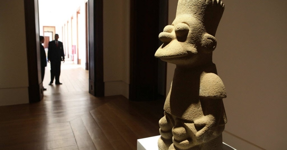 22.mar.2013 - Detalhe da obra "Crítico Extático", do artista colombiano Nadín Ospina, que faz parte da exposição "Cantos Contos Colombianos". A partir deste sábado (23), a sede no Rio de Janeiro da Casa Daros exibe 75 obras de dez artistas colombianos da atualidade. - EFE/Marcelo Sayão