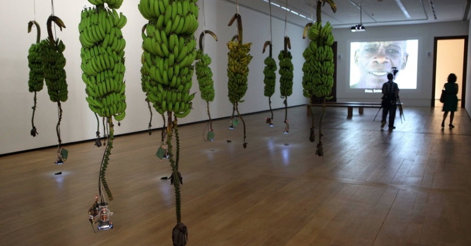 22.mar.2013 - Detalhe da obra "Musa Paradisiaca", do artista colombiano José Alejandro Restrepo, que faz parte da exposição "Cantos Contos Colombianos". A partir deste sábado (23), a sede no Rio de Janeiro da Casa Daros exibe 75 obras de dez artistas colombianos da atualidade. - EFE/Marcelo Sayão