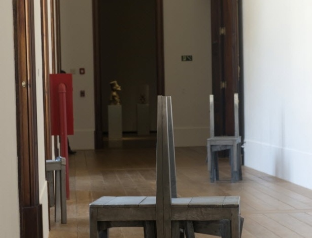 22.mar.2013 - Obra de Doris Salcedo na exposição na Casa Daros, que abre as portas no sábado (23) com 75 obras de 10 artistas colombianos. - Luciana Whitaker/ Folhapress, ILUSTRADA