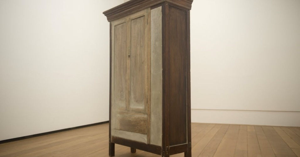 22.mar.2013 - Obra sem título de Doris Salcedo na exposição na Casa Daros, que abre as portas no sábado (23) com 75 obras de 10 artistas colombianos. - Luciana Whitaker/ Folhapress, ILUSTRADA