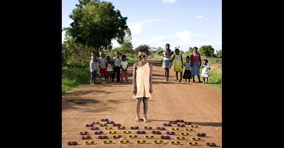 Fotógrafo italiano Gabriele Galimberti fez imagens de crianças com seus brinquedos. O projeto "Toy Stories" mostra como os objetos refletem o ambiente dos pequenos - Gabriele Galimberti/www.instituteartist.com