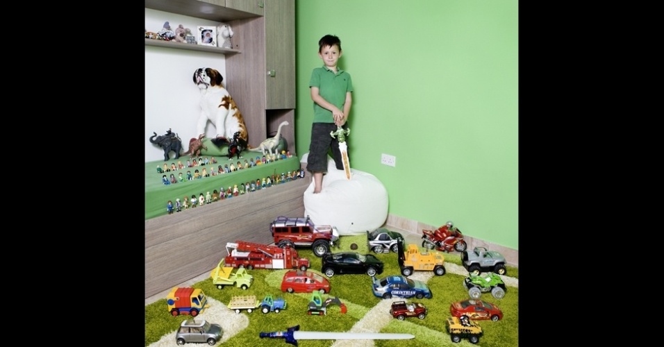 Fotógrafo italiano Gabriele Galimberti fez imagens de crianças com seus brinquedos. O projeto "Toy Stories" mostra como os objetos refletem o ambiente dos pequenos - Gabriele Galimberti/www.instituteartist.com