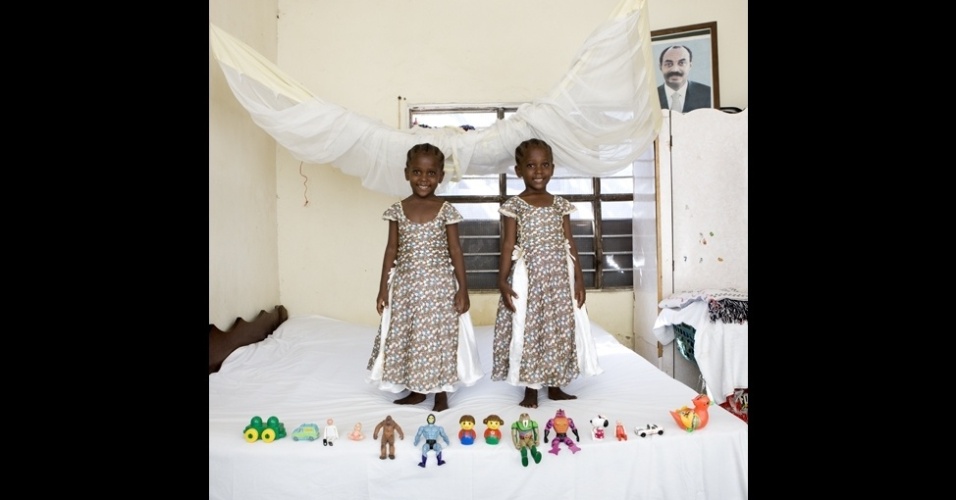 Fotógrafo italiano Gabriele Galimberti fez imagens de crianças com seus brinquedos. O projeto "Toy Stories" mostra como os objetos refletem o ambiente dos pequenos - Gabriele Galimberti/www.instituteartist.com