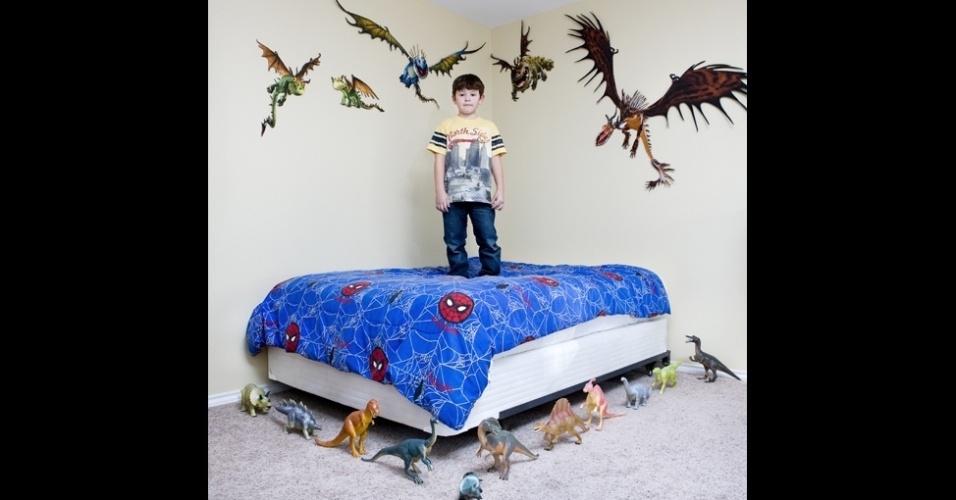 Fotógrafo italiano Gabriele Galimberti fez imagens de crianças com seus brinquedos. O projeto "Toy Stories" mostra como os objetos refletem o ambiente dos pequenos - Gabriele Galimberti/www.instituteartist.com