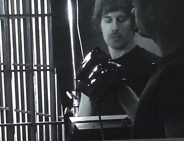 Fotógrafo Steven Klein em foto divulgada por ele mesmo em sua conta no Twitter, durante os bastidores da produção de "Secret Project" - Reprodução