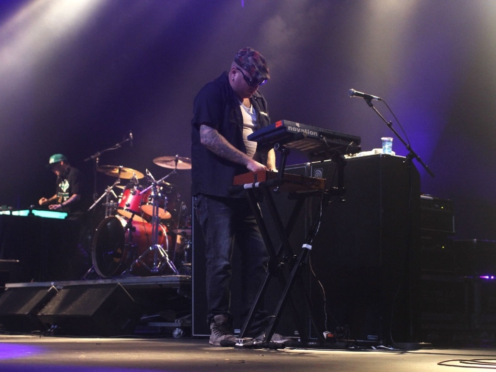22.mar.2013 - Banda Sublime with Rome se apresenta no HSBC Brasil, em São Paulo. O grupo, resultado de uma parceria de Eric Wilson (ex-Sublime) com o guitarrista Rome Ramirez, ainda vai passar por Curitiba, Belo Horizonte, Florianópolis e Vitória - Taiz Dering/Divulgação