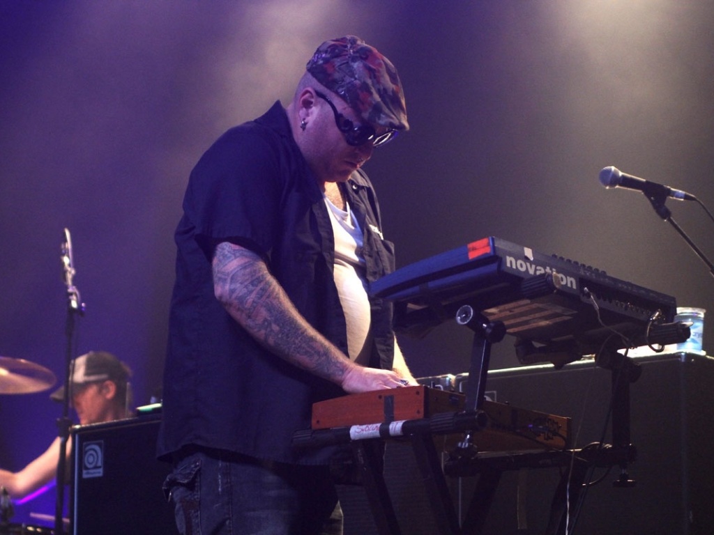 22.mar.2013 - Banda Sublime with Rome se apresenta no HSBC Brasil, em São Paulo. O grupo, resultado de uma parceria de Eric Wilson (ex-Sublime) com o guitarrista Rome Ramirez, ainda vai passar por Curitiba, Belo Horizonte, Florianópolis e Vitória - Taiz Dering/Divulgação