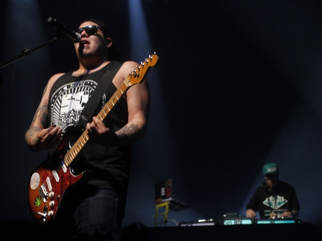 22.mar.2013 - Banda Sublime with Rome se apresenta no HSBC Brasil, em São Paulo. O grupo, resultado de uma parceria de Eric Wilson (ex-Sublime) com o guitarrista Rome Ramirez, ainda vai passar por Curitiba, Belo Horizonte, Florianópolis e Vitória - Taiz Dering/Divulgação