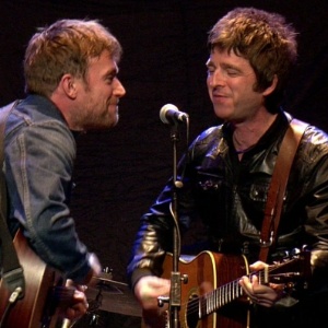 Damon Albarn, do Blur, e Noel Gallagher, ex-Oasis, fazem dueto no concerto beneficente Teenage Cancer Trust, em Londres - BBC