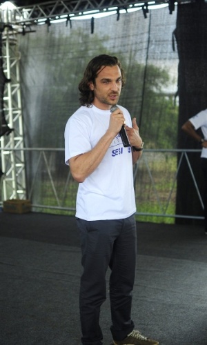 24.mar.2013 - O ator Igor Rickli participa do Ação Global, em Duque de Caxias, no Rio de Janeiro