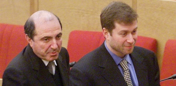 Boris Berezovsky (esq.) e Roman Abramovich; ex-parceiros viraram inimigos - Ivan Sekretarev/AP