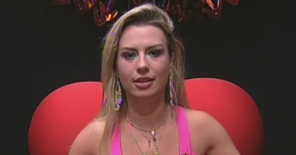 24.mar.2013 - Em discurso para justificar o porque de merecer ganhar o "BBB13", Fernanda diz que reality foi uma luta "árdua"