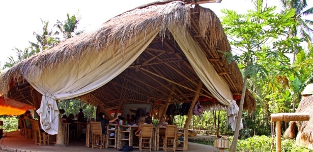 Mais de 15 mil pessoas foram a Bali para visitar a escola inaugurada em 2008 - Divulgação