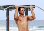 Ex-BBB Eliéser se exercita em orla da praia no Rio - AgNews