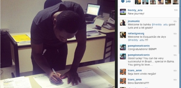 Adu postou no Instragram uma foto assinando uma espécie de pré-contrato - Reprodução/Instagram