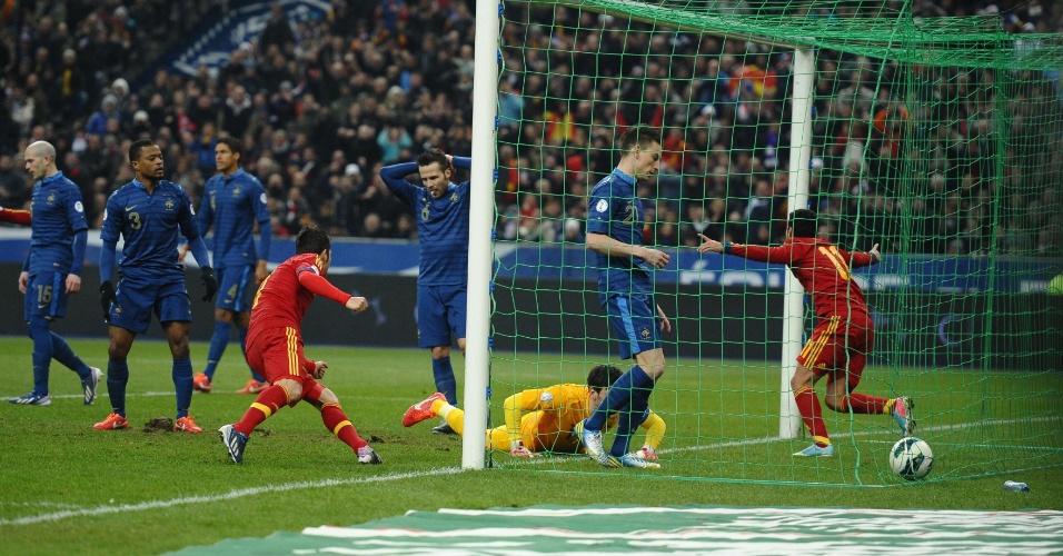 26.mar.2013 - Pedro comemora o gol chorado da Espanha na partida contra a França