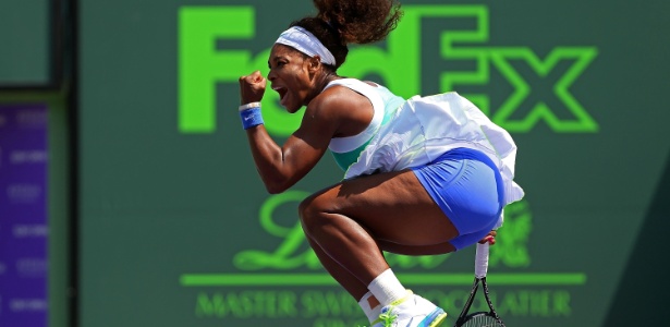 Serena Williams explode de alegria ao vencer por 2 sets a 0 um difícil jogo contra a chinesa Na Li - Mike Ehrmann/Getty Images/AFP